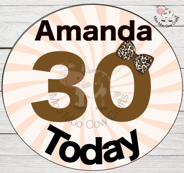 Wooden backgroundd with round shape and number and text.